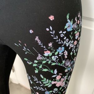 Gorgeous Size S Black with flower print on sides See Photos NWOT  beautiful